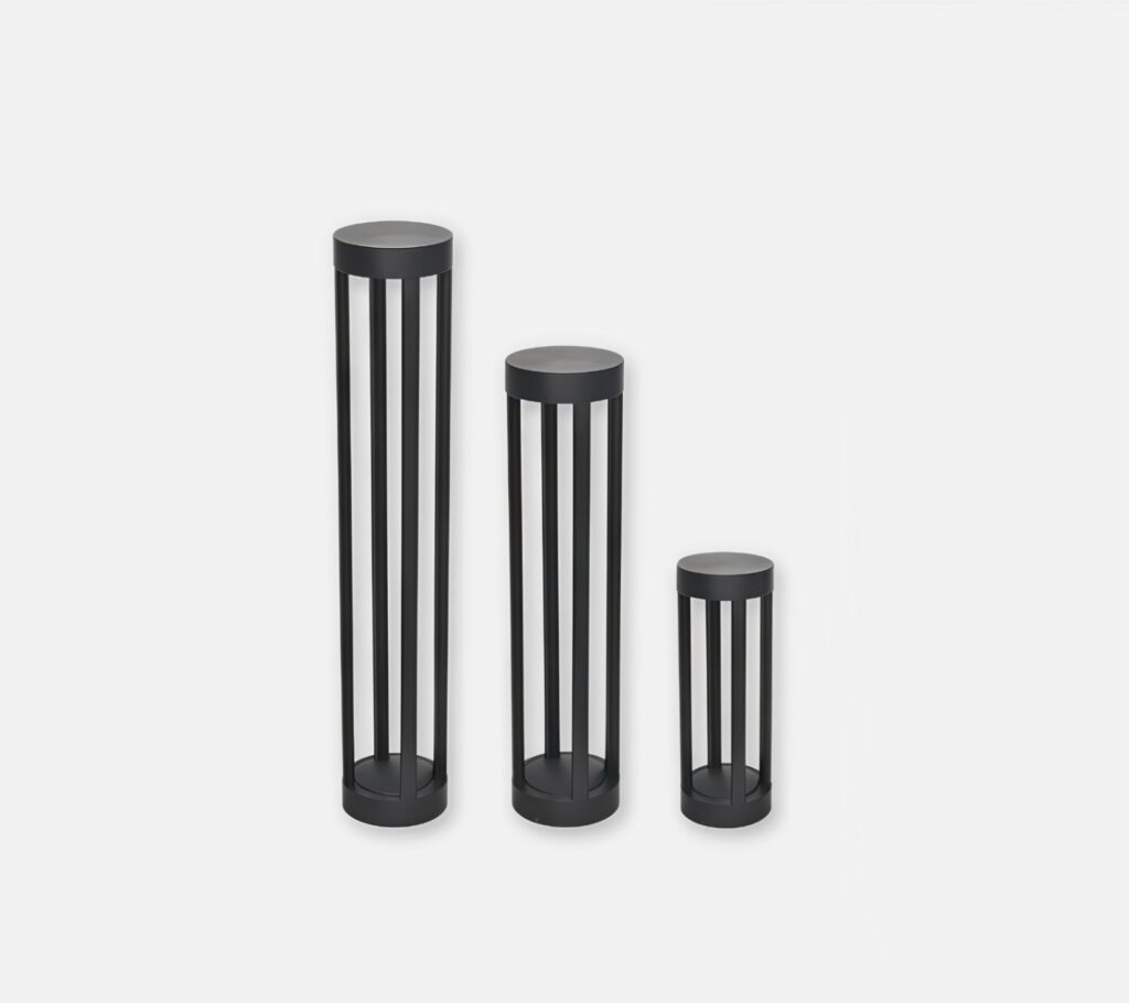 Matte black fixed-base LED outdoor spotlight, 120V/240V, wall-mount for US/EU homes